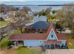 Waterfront on Cedar Creek Lake Sleeps 12